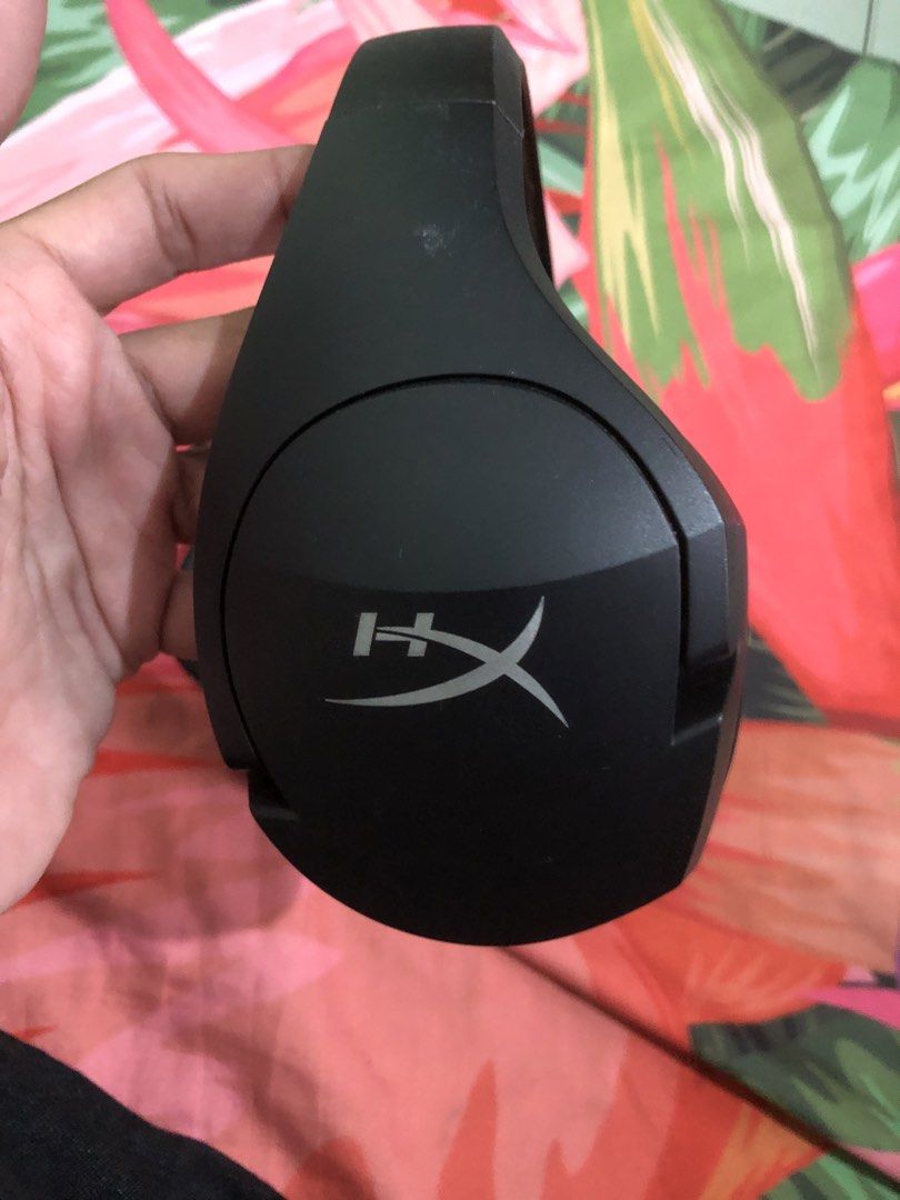 Defective hyper X gaming headphones (Category: Headphones & Headsets) located in Quezon City. Submitted by markgolveo (Listing ID 1449543841, Image 2). Description: Defective hyper X gaming headphones For parts out repairs Battery still good and charging No earpads Missing headband cover Missing attachments cables Left ear not working With its pc adapter cable.