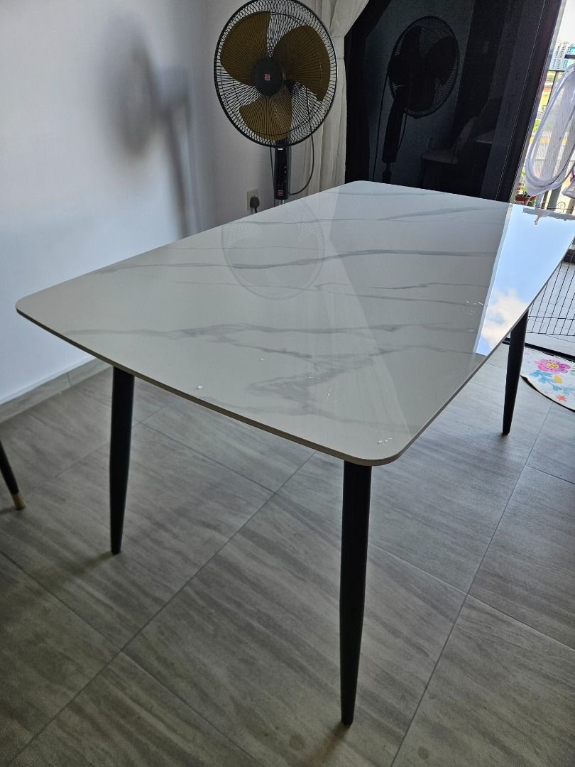 Dining Table (Category: Tables & Sets) located in Singapore. Submitted by thl77 (Listing ID 1449726974, Image 1). Description: Size: 1.4m x 0.79m x 0.76m height.