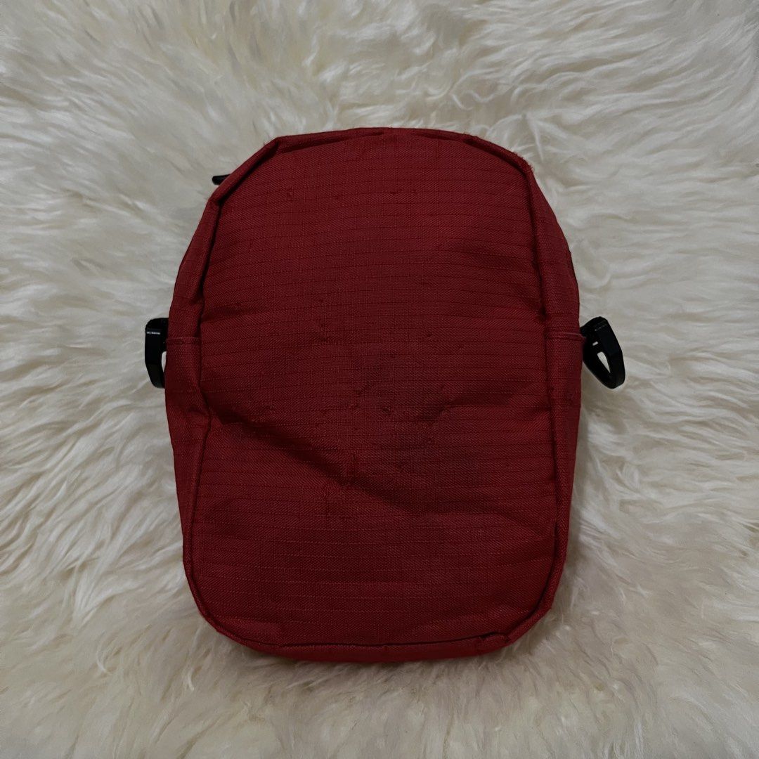 Ellesse Pouch Sling-Bag (Category: Belt bags, Clutches and Pouches) located in Samal. Submitted by thatsodd (Listing ID 1449707356, Image 3). Description: No Strap!.