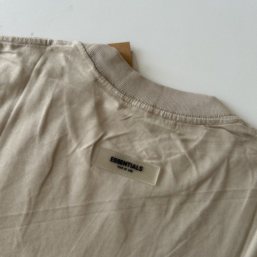 ESSENTIALS (Category: Tshirts & Polo Shirts ) located in Pontevedra. Submitted by rhenzsanity.finds (Listing ID 1449535139, Image 3). Description: LARGE TO XL FRAME NO FLAWS AS NEW 550.