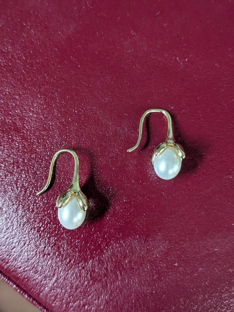 Faux Pearl Drop Baroque Style Earrings (Category: Earrings) located in Quezon City. Submitted by nnncorner (Listing ID 1449731152, Image 3). Description: Faux Pearl Drop Baroque Style Earrings Not lightweight It comes with box New Hypoallergenic Non Tarnished Made in Korea 699.