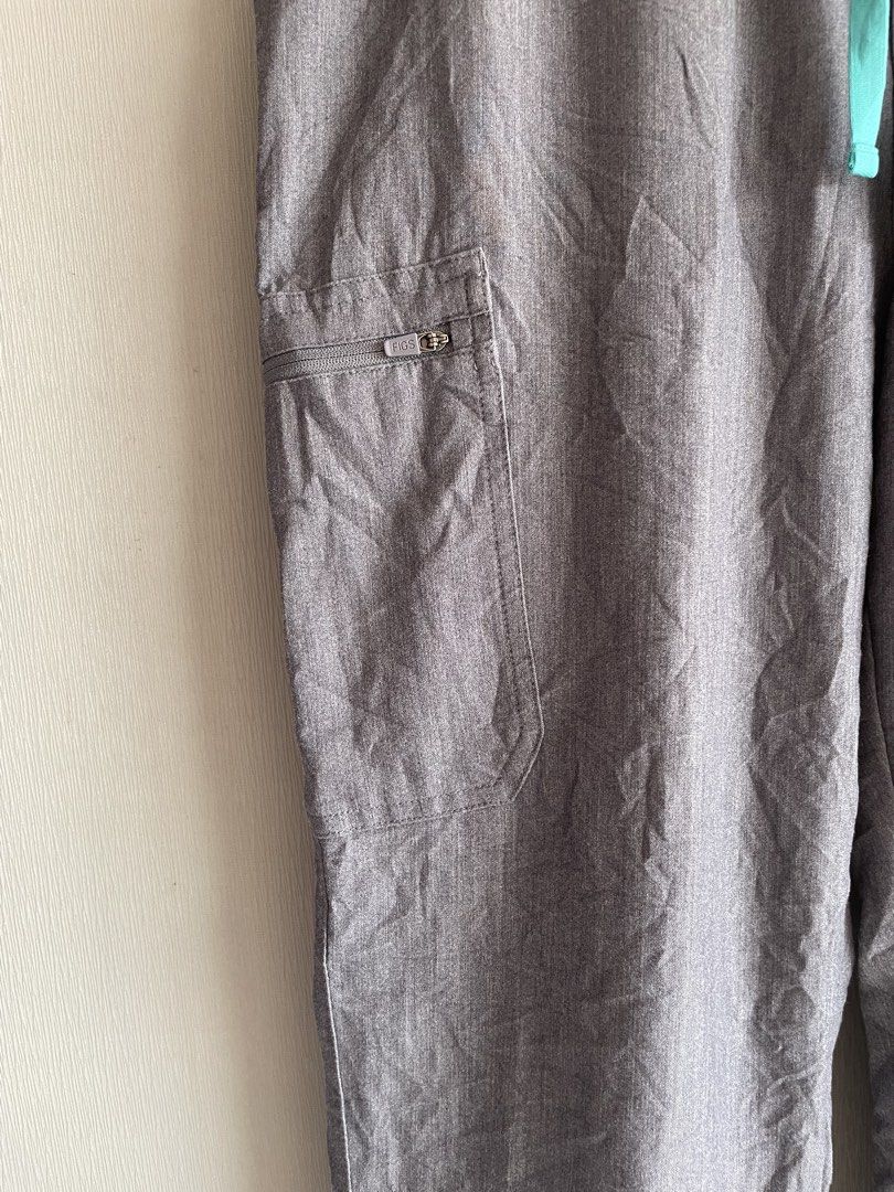 FIGS Technical Collection Scrub Pants L/P Grey (Category: Other Bottoms) located in Mataasnakahoy. Submitted by zero4thrift (Listing ID 1449589132, Image 3). Description: These are FIGS Yola skinny scrub pants in a gray shade with an aqua drawstring. - Size: L/P - Collection: Technical - Material: Polyester, Rayon, Spandex blend - Features: Comfortable elastic waistband with drawstring, multiple pockets including a zippered pocket - Ideal for: He