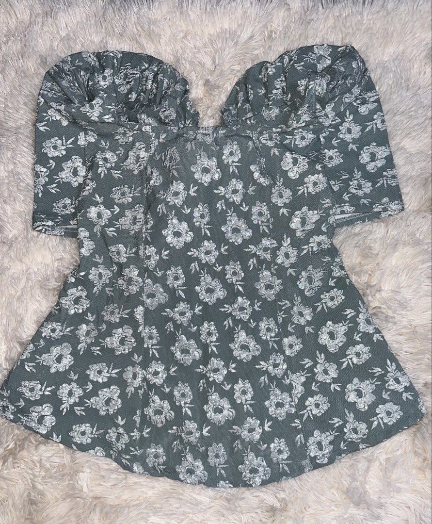 Green Floral Puff Sleeve Top (Category: Blouses) located in Taguig. Submitted by mafrd (Listing ID 1449630642, Image 1). Description: - Cute green top - White floral print - Puff sleeves - Sweetheart neckline - Subtle textured fabric - Versatile for casual outings or evenings - Easy to pair with jeans or skirts.
