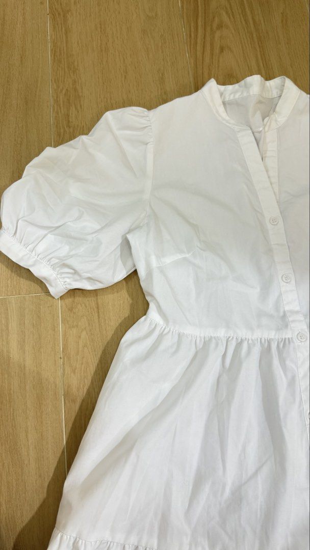GU dress （分類：連身裙）位於 Hong Kong。 由 rhena0108 提交（商品編號 1449541854，圖片 3）。簡介： Perfect fit to small size Brandnew。