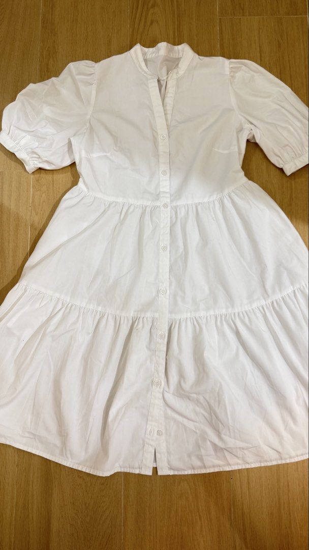 GU dress （分類：連身裙）位於 Hong Kong。 由 rhena0108 提交（商品編號 1449541854，圖片 2）。簡介： Perfect fit to small size Brandnew。