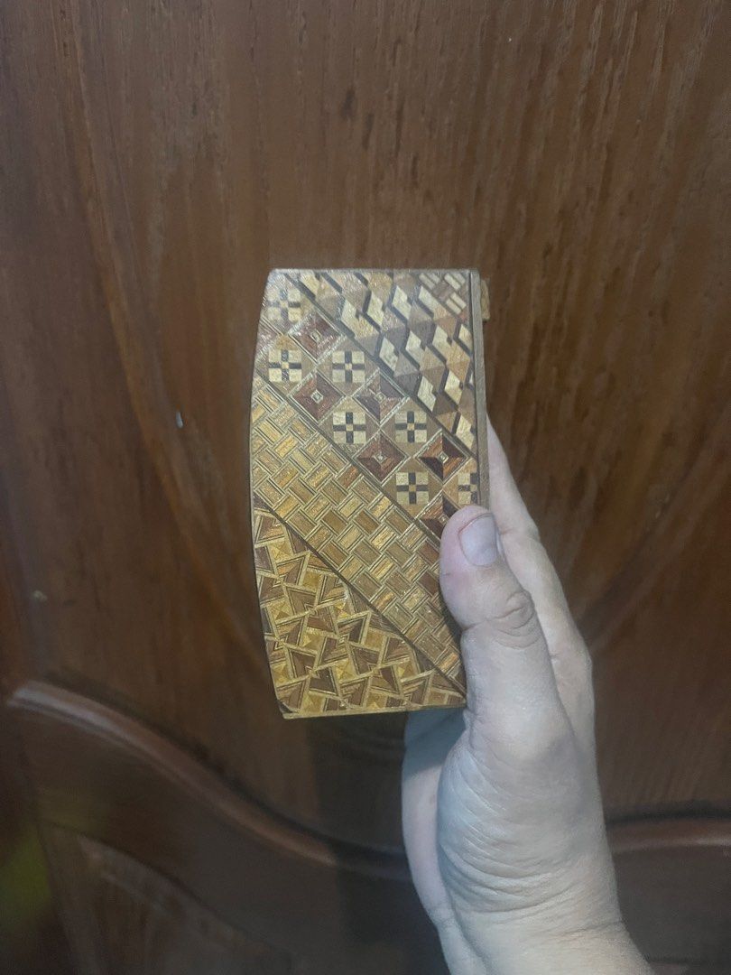 Hakone marquetry trinket box (Category: Accessory Holder, Box & Organizers) located in Pasay City. Submitted by beye01 (Listing ID 1449614946, Image 3). Description: #teamKahoy This is a lovely trinket box made using Hakone’s traditional craft, “Yosegi-zaiku” (marquetry). When you pull out the drawer, it makes a sound like a child’s piano, and the accordion-style lid on top pops open, revealing a convenient design with two compartments for storin