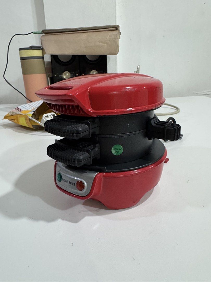 Hamilton Beach Breakfast Sandwich Maker (Dual Unit) (Category: Cookers) located in Lapu Lapu. Submitted by axl.rose05 (Listing ID 1449590953, Image 2). Description: Selling this dual breakfast sandwich maker. Great for quick breakfasts, egg McMuffins, and small sandwiches. - Brand: Hamilton Beach - Dual plates (can cook 2 sandwiches at the same time) - Non-stick surface for easy cleaning - Power and Preheat indicator lights work perfectly - 220V.