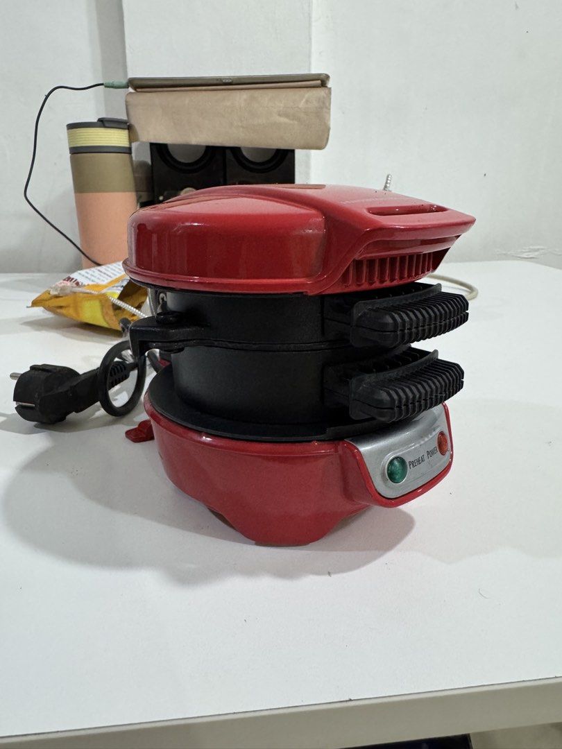 Hamilton Beach Breakfast Sandwich Maker (Dual Unit) (Category: Cookers) located in Lapu Lapu. Submitted by axl.rose05 (Listing ID 1449590953, Image 3). Description: Selling this dual breakfast sandwich maker. Great for quick breakfasts, egg McMuffins, and small sandwiches. - Brand: Hamilton Beach - Dual plates (can cook 2 sandwiches at the same time) - Non-stick surface for easy cleaning - Power and Preheat indicator lights work perfectly - 220V.