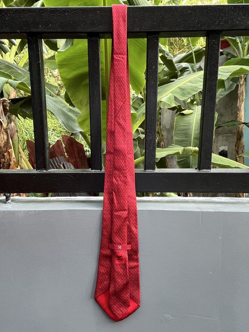 Hermes Necktie 1000% Silk (Category: Luxury Accessories) located in Manila. Submitted by thevintage90_sretro. (Listing ID 1449644512, Image 1). Description: Hermes Necktie 1000% Silk Made in France Legit DM.