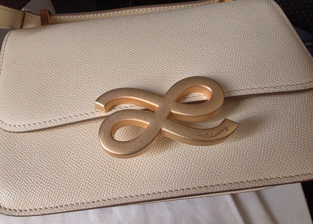 HOLB Genuine Leather Timeless 22 (Category: Luxury Bags & Wallets) located in Manila. Submitted by carsel01 (Listing ID 1449689268, Image 3). Description: genuine leather bought from holb official website comes with dust bag & original box with minimal signs of use.