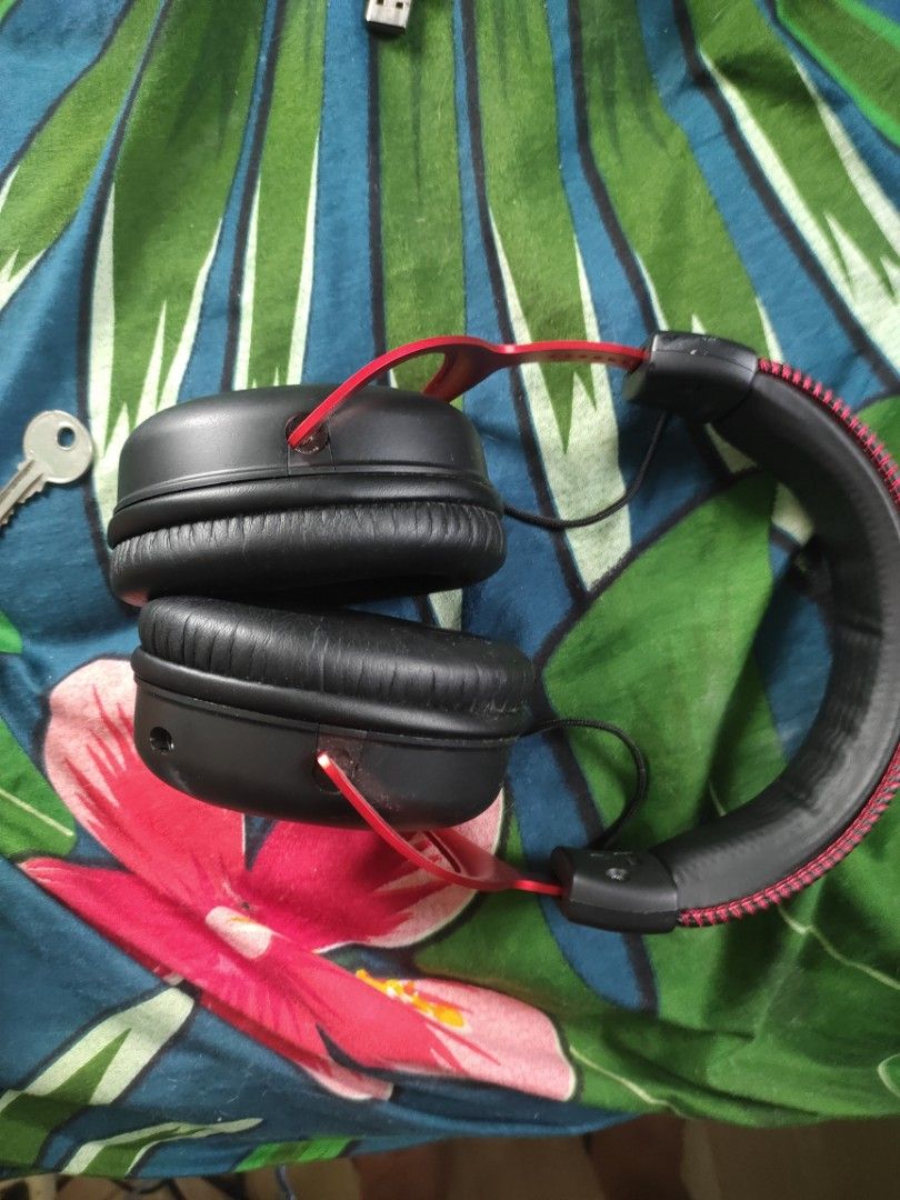 HyperX Cloud II Wireless (Category: Headphones & Headsets) located in Pasig City. Submitted by gold_eagle1 (Listing ID 1449636449, Image 3). Description: HyperX Cloud 2 Wireless for sale Price: 2.7k Bought last January 2025 in Datablitz for almost 6k Only used 4 or 5 times since may IEM akong laging gamit. Naalibukan lang sa display. 100% walang bakbak sa Headband and Earpads. No box and receipt, natapon na. Includes original HyperX cable, HyperX