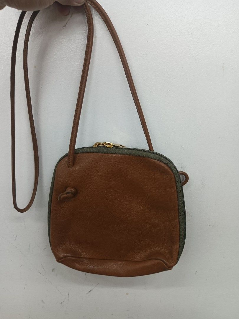 IL BISONTE Leather Bag Made in Italy (Category: Luxury Bags & Wallets) located in Quezon City. Submitted by arvietekto (Listing ID 1449597666, Image 1). Description: IL Bisonte Genuine leather sling bag - Authentic IL BISONTE crossbody bag - Rich brown leather, Made in Italy - Iconic embossed bison logo on front - Secure zipper closure - Durable leather lining inside - Ideal for everyday wear and tear.