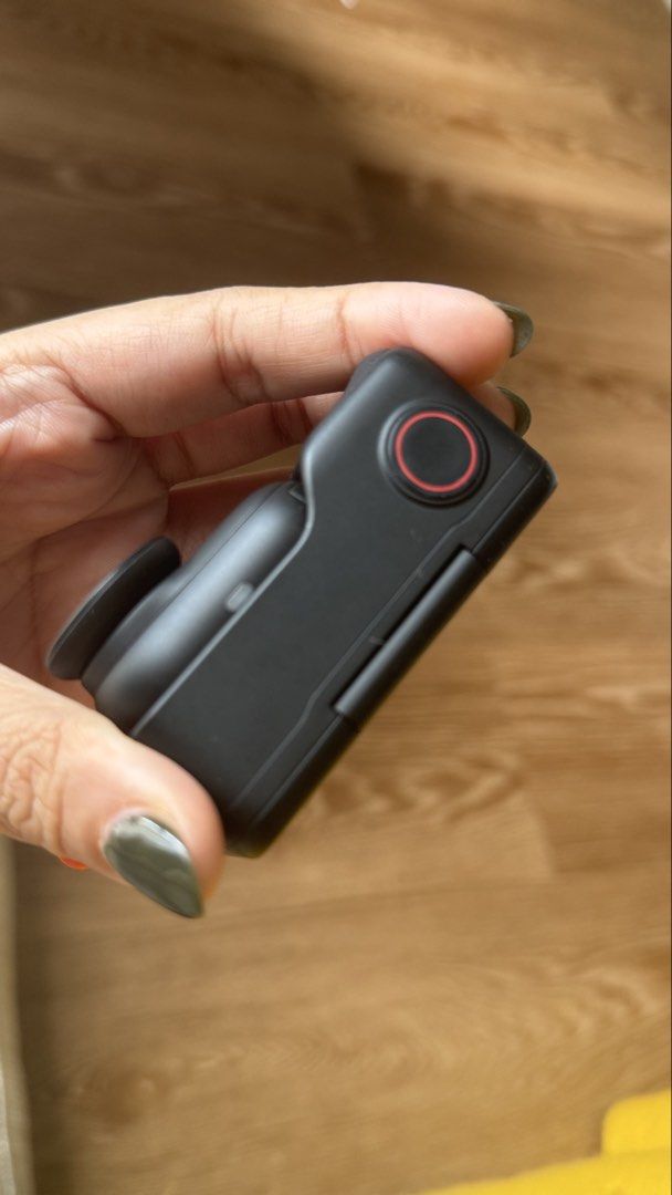 Insta360 go ultra creator bundle (Category: Cases & Sleeves) located in Manila. Submitted by eyaaa (Listing ID 1449548851, Image 3). Description: Complete accessories and box .