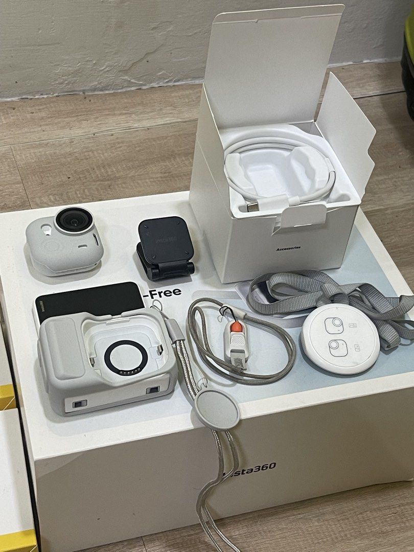 Insta360 Go Ultra, Creator bundle (Category: Video Cameras) located in Quezon City. Submitted by dwynhnd (Listing ID 1449556184, Image 2). Description: Insta360 GO Ultra, Creator Bundle - Complete, Arctic White In The Box: - Standalone Camera - Action Pad - Safety Cord - Magnet Pendant - USB-C Cable - Lens Guard - Magnetic Easy Clip - Quick Release Mount - 2in1 Tripod - Pivot Stand - Warranty Card - Manual & Stickers Freebies: - Camera Pouch - 2 