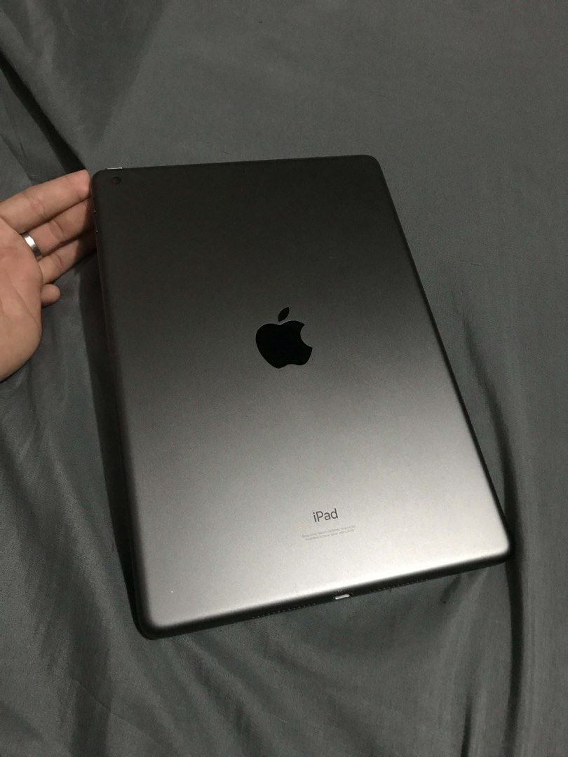 Ipad 9th Gen 256gb (Category: iPad) located in Manila. Submitted by peittlouis14255 (Listing ID 1449722795, Image 3). Description: Ipad 9th Gen 256 gb - Working button and fingerprint - With tempered glass - Updated IOS - No issue - No history of repair - Wifi use only - No issue on icloud - Truetone - Free ipad pencil Asking price: 13,500 nego.