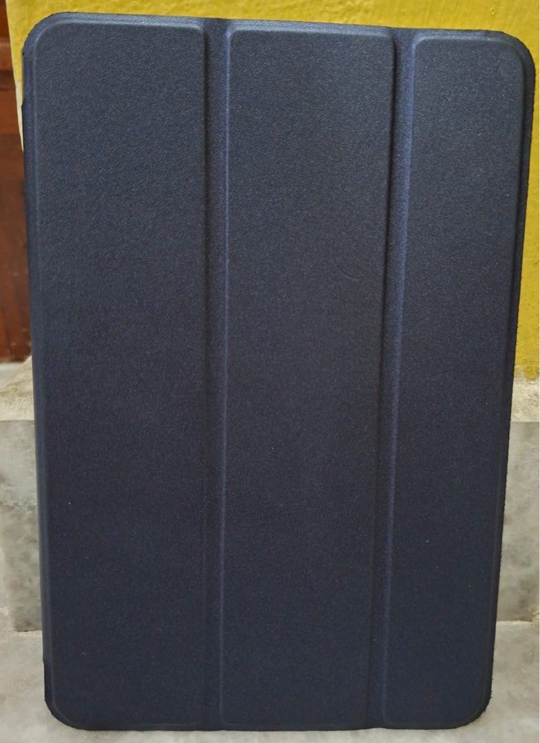 iPad Mini 4 (Category: iPad) located in Petaling Jaya. Submitted by samathaandrachel (Listing ID 1449704341, Image 3). Description: Includes casing.