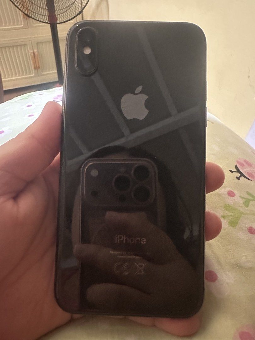 Iphone X (Category: iPhone X Series) located in Manila. Submitted by preloved_by_ea (Listing ID 1449709716, Image 2). Description: Need battery and lcd replacement Sa lcd meron line kaya minsan ung letter T ayaw mapindot Maraming seller sa orange app ang nag sell ng battery at lcd Parepair nio nalang sa shop Mura lang karamihan sumingil pag may dala na kayong sarili niyong bat and lcd service na lang usually 400 up ang singil Makinis pa to kase e