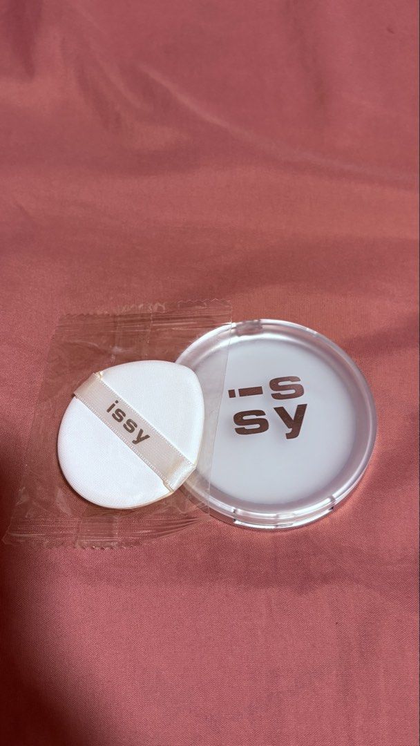 Issy True Flex Gel Powder (Category: Makeup) located in Manila. Submitted by gemsy (Listing ID 1449674047, Image 1). Description: .
