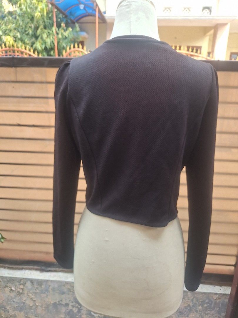 Jacket cardigan (Kategori: Jumpsuits) berada di Jakarta Timur. Dikirim oleh labha_vastra02 (ID iklan 1449640078, Gambar 2). Deskripsi: jaket cardigan ld 80 pjng 42.