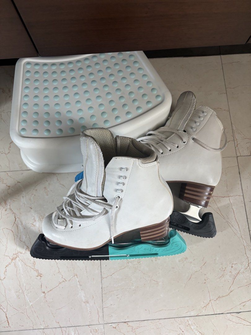 Jackson w/ Mk Gold Star Blades (Category: Skates, Rollerblades & Scooters) located in Manila. Submitted by migflo (Listing ID 1449554316, Image 1). Description: - White figure ice skates - White laces - Comes with black and teal blade covers - Minor scuffing on toes and sides - Ready for the ice! Jackson Elite top of the line boot with MK Gold Star blade, almost never used and rockerz blade guards! Pristine!! .