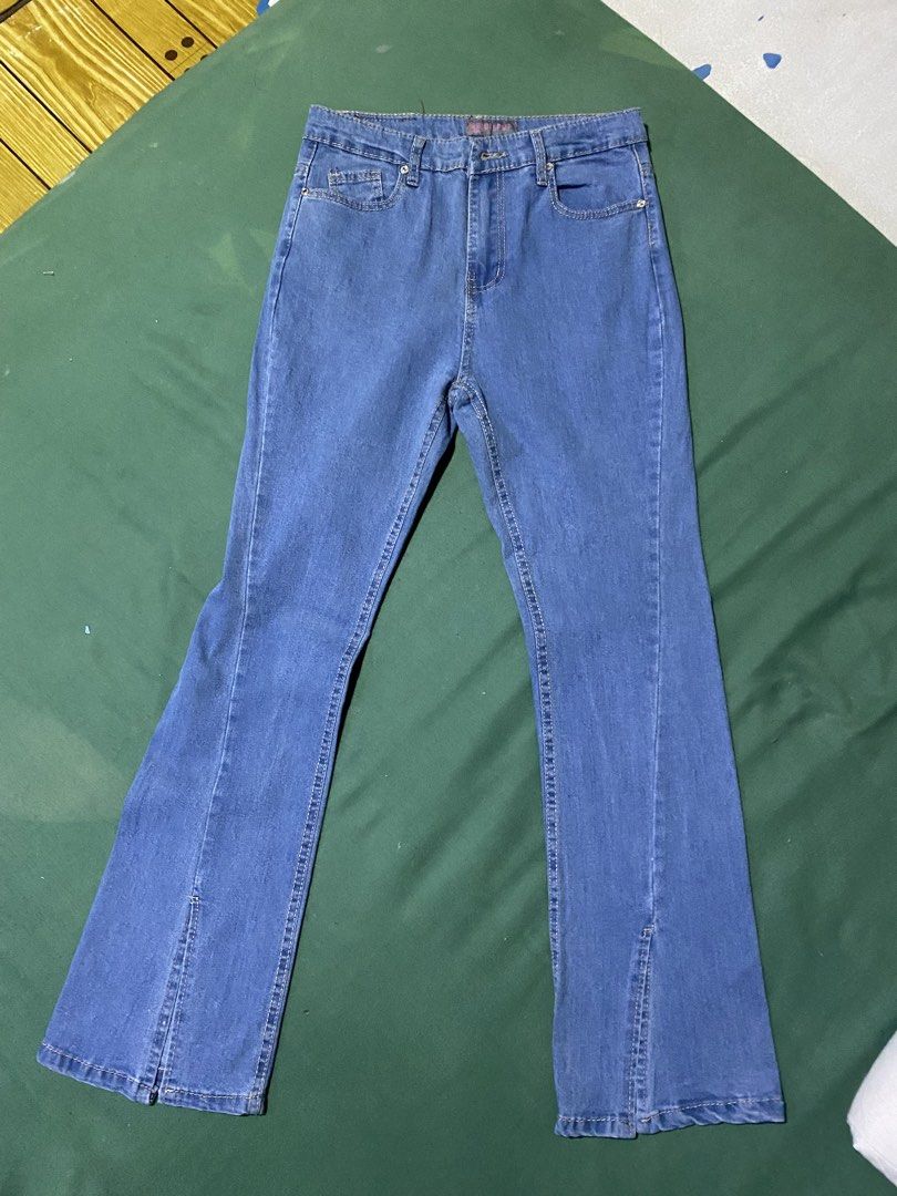 JAG Jeans Flared Bell Bottoms Dark Wash (Category: Jeans) located in Manila. Submitted by grocerystorew (Listing ID 1449580004, Image 3). Description: JAG dark wash high-waisted flared jeans. Classic 5-pocket style, comfortable denim. NO ISSUE NEVER NASUOT WAIST 29.