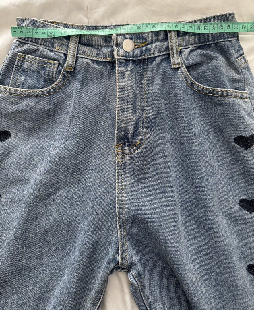 Jeans Hearts Prints (Kategori: Bawahan) berada di Tangerang. Dikirim oleh nycwardrobe (ID iklan 1449627726, Gambar 3). Deskripsi: Size : L Lebar pinggang : 31 cm Panjang : 96 cm.
