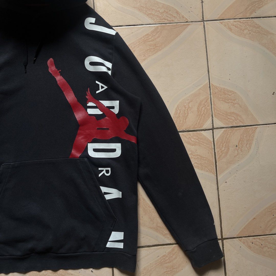 Jordan Script (Category: Coats, Jackets and Outerwear) located in Tuba. Submitted by gianfdc (Listing ID 1449714382, Image 2). Description: Details sa first picture.