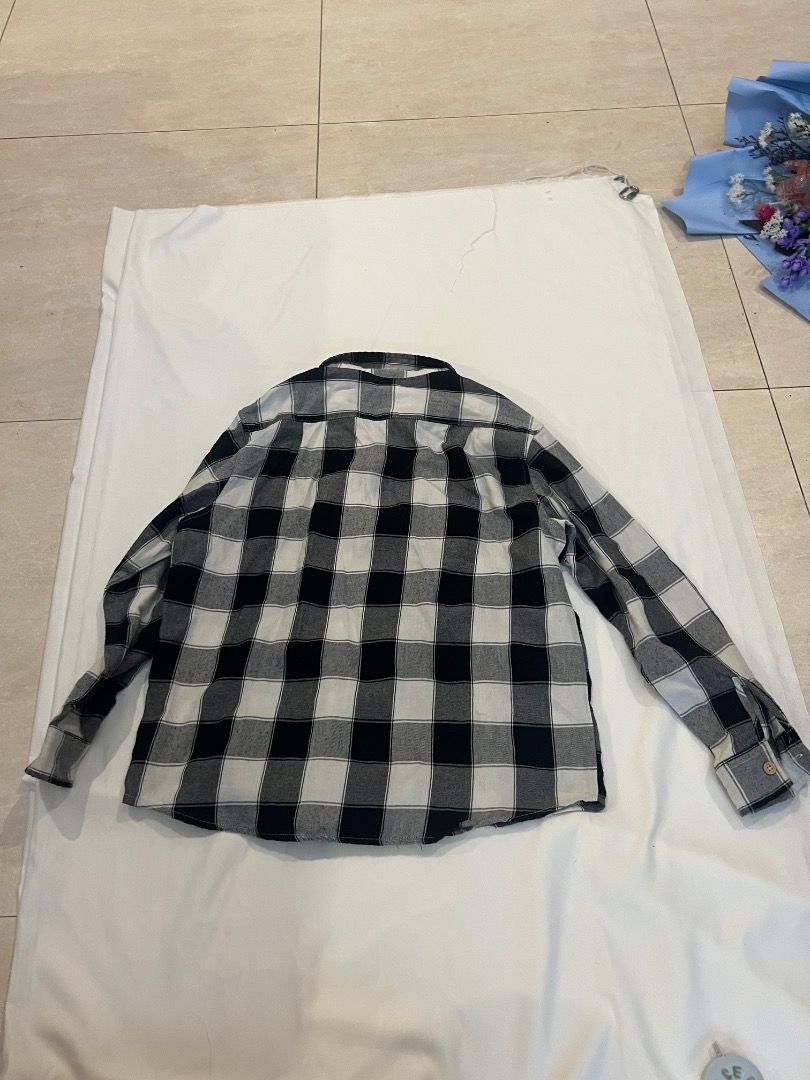 JUAL CEPAT‼️ Bohopanna Kemeja Flanel Anak Laki-Laki Motif Kotak Premium (100% Cotton) (Kategori: 8 hingga 12 tahun) berada di Surabaya. Dikirim oleh ayukjastip (ID iklan 1449555243, Gambar 2). Deskripsi: Bohopanna kemeja kotak” size detail: 11-12Y / 152cm LD 96cm P. Lengan 48cm P. Baju 52,5cm 100% cotton.
