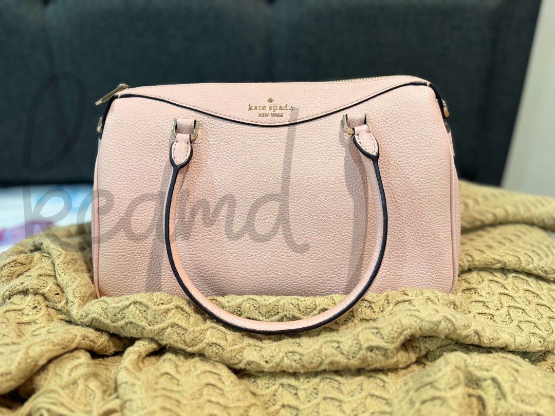 Kate Spade Duffle Bag Dusty Pink (Category: Luxury Bags & Wallets) located in Quezon City. Submitted by warmbear.c1d0c5 (Listing ID 1449694759, Image 2). Description: - Authentic Kate Spade Duffle Bag - Color: Dusty Pink - Purchase Date: 2022 - Purchase Method: IG Pasabuy - Original Price: P7,500 - Includes: Original strap, generic dust bag - Condition: No issues, not abused, well-maintained - Reason for Selling: Decluttering, upcoming immigratio