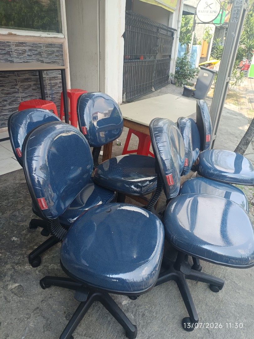 Kursi staff chairman (Kategori: Perabotan Rumah) berada di Jakarta Barat. Dikirim oleh masfz (ID iklan 1449588389, Gambar 2). Deskripsi: kursi kantor staff merk chairman mulus naik turun aman sisa 6.