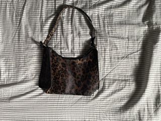 (Category: ) located in . Submitted by sigthriftpreloved (Listing ID 1449649711, Image 1). Description: .