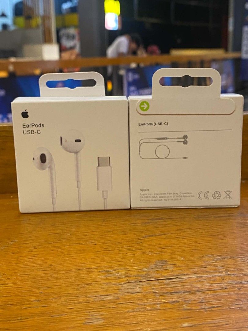 USB-C earpods (Category: Headphones & Headsets) located in Manila. Submitted by milasgadgetph (Listing ID 1449607850, Image 1). Description: .