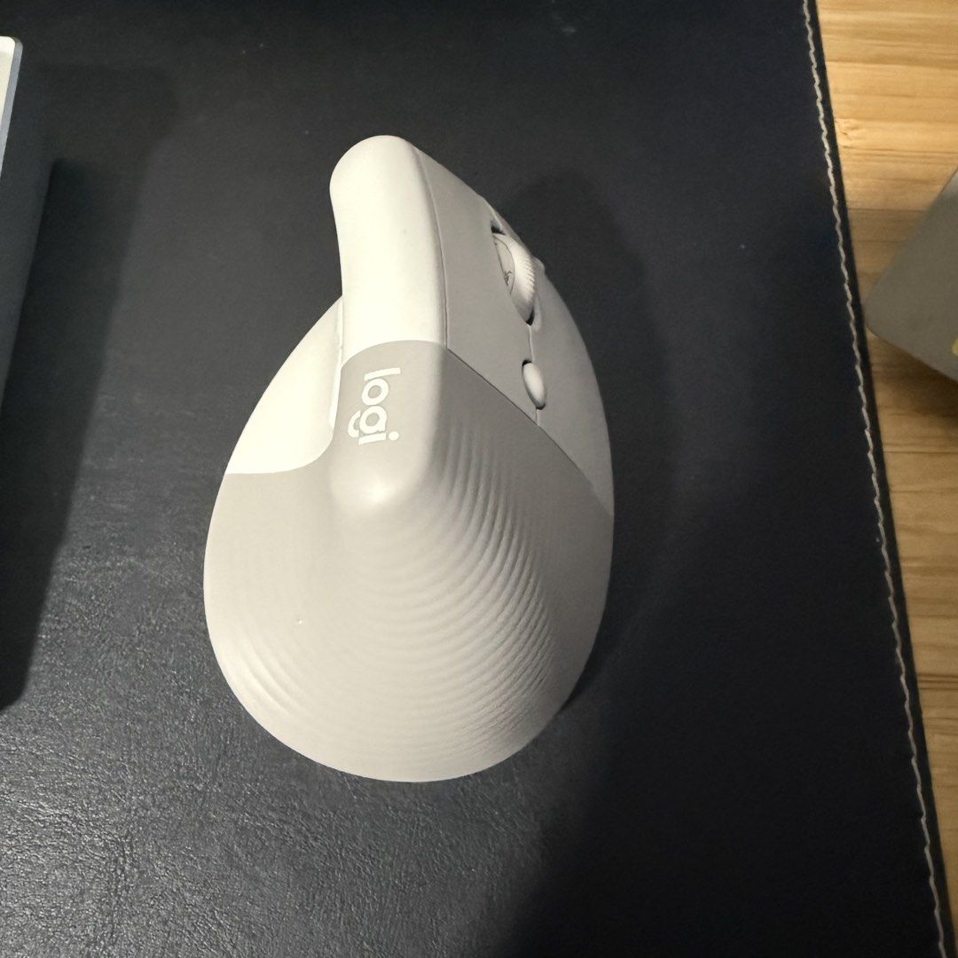 Logitech Lift Ergonomic Mouse - Warm Gray509369014834309122