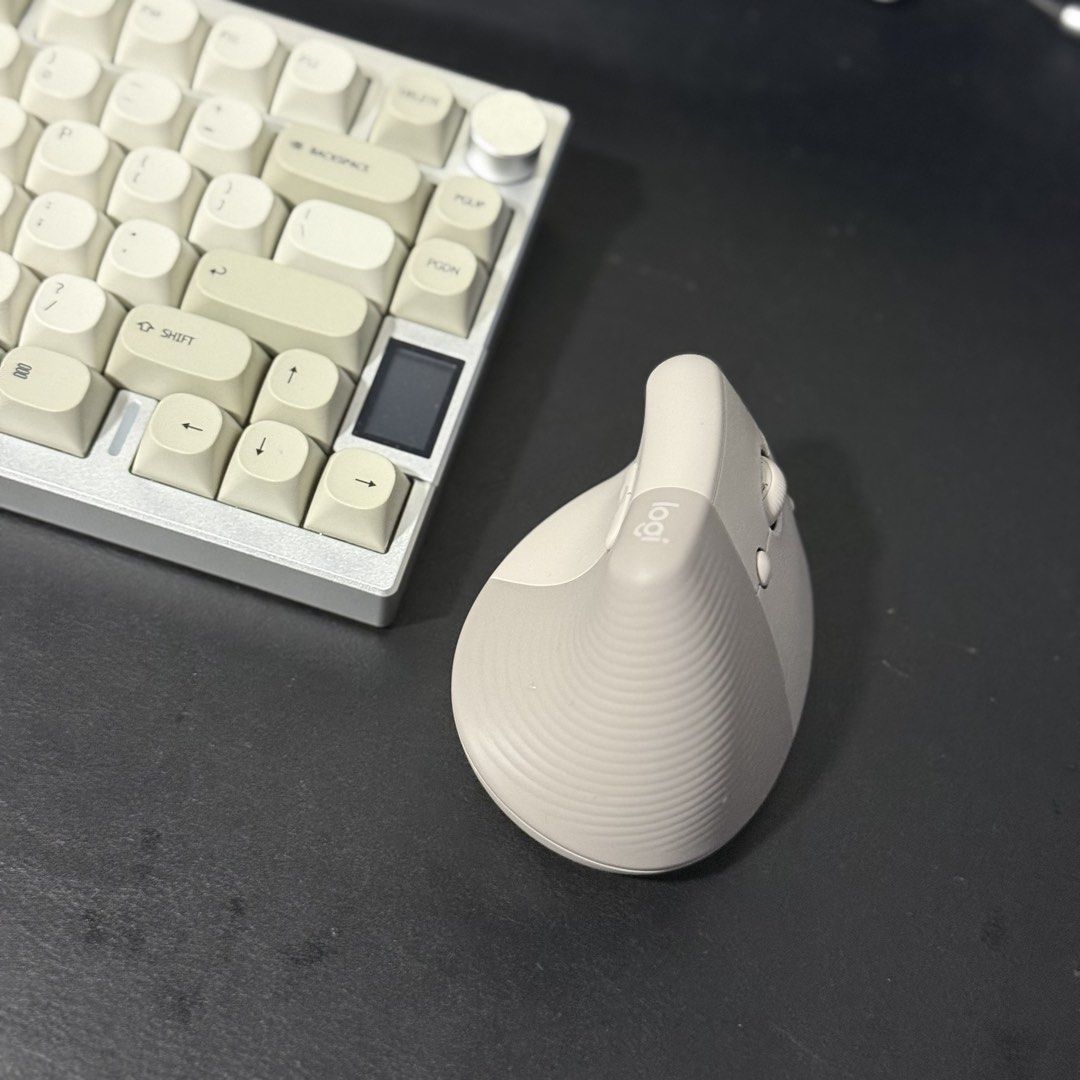 Logitech Lift Ergonomic Mouse - Warm Gray509369014834309121