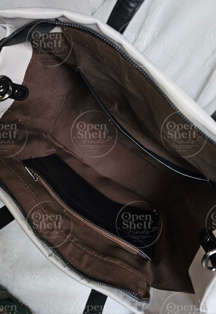 London Embroidery Tote Bag w/ Adjustable Strap (Category: Tote Bags) located in Baguio. Submitted by openshelf_findsph (Listing ID 1449577944, Image 3). Description: ‼️PLEASE READ 😊 Condition: Slightly used, with no damages or major flaws. Only needs cleaning in a few areas. ✨️ Features a vibrant 1960s London-inspired design ✨️ Stylish tote bag with spacious storage ✨️ Made from durable premium nylon canvas and textile materials ✨️ Reinforced ve