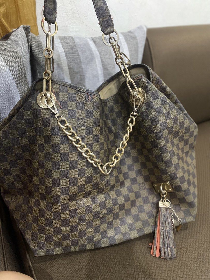 Louis Vuitton Damier Azur Speedy Bag (Category: Shoulder Bags) located in Cadiz. Submitted by saveandstyleph (Listing ID 1449719247, Image 2). Description: - Louis Vuitton Speedy bag - Classic Damier Azur checkered pattern - Spacious interior with pockets and zip compartment - Elegant gold-tone hardware and chain detail - Comes with a tassel charm - Ideal for everyday use and carrying essentials.