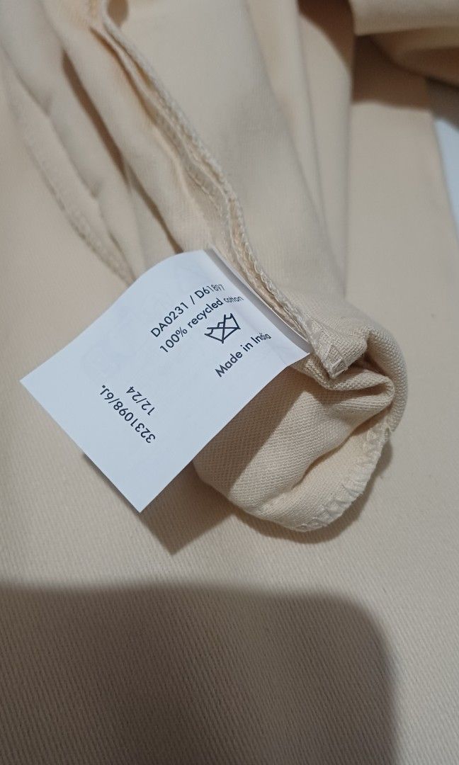 Louis Vuitton Dust Bag 19" x 11" (Category: Luxury Bags & Wallets) located in Rizal. Submitted by jekomy (Listing ID 1448510086, Image 3). Description: - Authentic Louis Vuitton dust bag - Dimensions: 19 inches (height) x 11 inches (width) price per piece 2pcs available - Ideal for protecting luxury handbags, shoes, and other valuables - Keeps items safe and dust-free during storage.