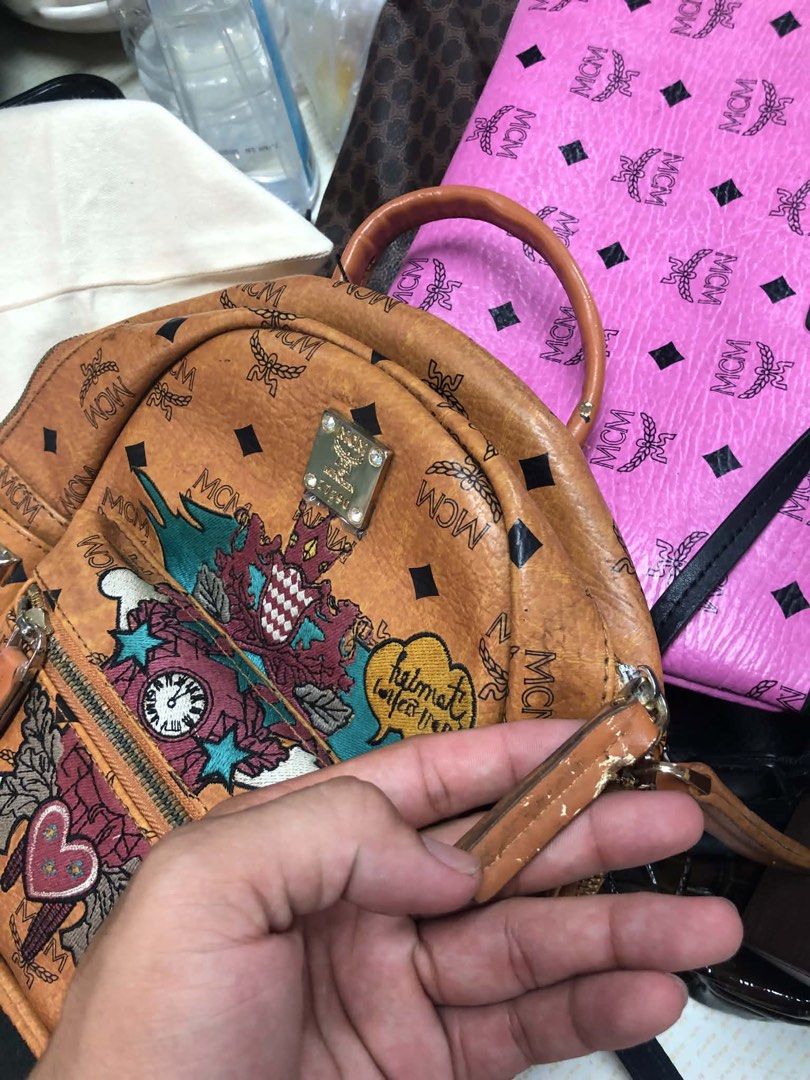 MCM (Category: Backpacks) located in Lucena. Submitted by zhildaze (Listing ID 1449705327, Image 3). Description: MCM Sling Backpack Limited edition Excellent No issue 4000.