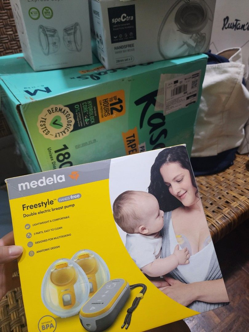 Medela Freestyle Double Electric Breast Pump (Category: Breastfeeding & Bottle Feeding) located in Paranaque City. Submitted by kachdeclutters (Listing ID 1449691751, Image 3). Description: - Medela Freestyle double electric breast pump - Only used for a few months - includes pump, tubing, and breast shields - Comes in original packaging - Ideal for mothers who need to pump on the go - Easy to use and clean can ship via lalamove / grab / lbc loca