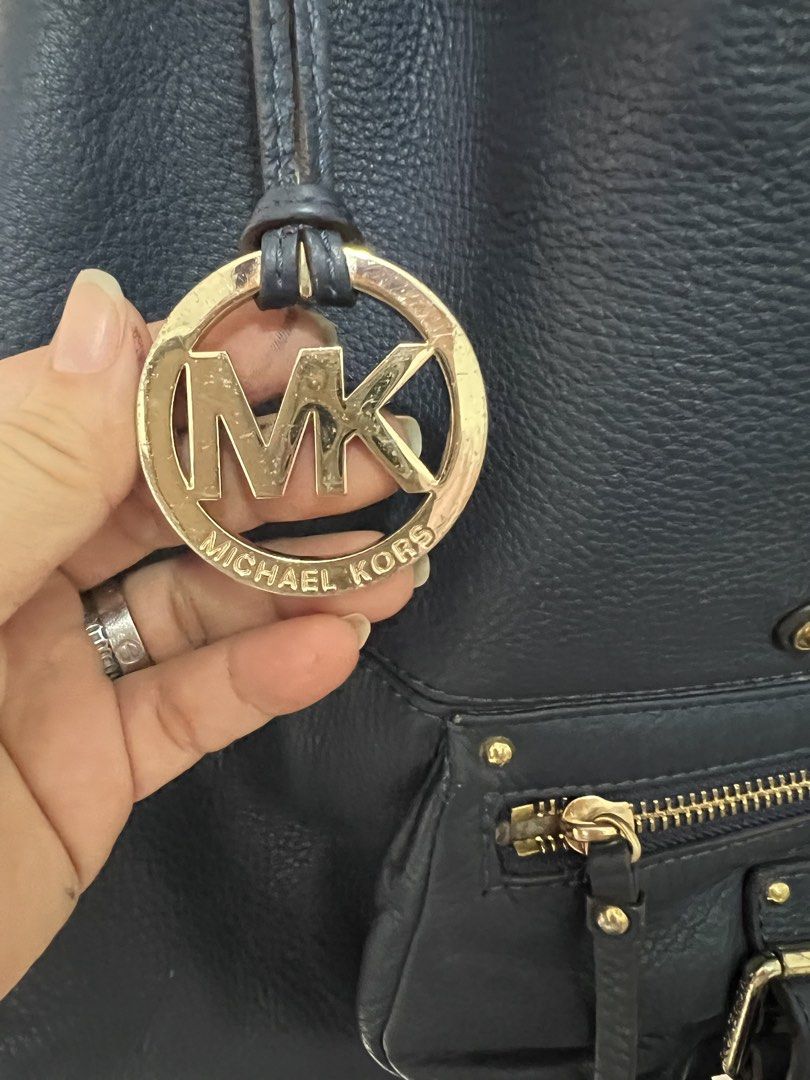 Michael Kors hobo (Category: Luxury Bags & Wallets) located in Las Pinas. Submitted by maple0305 (Listing ID 1449617130, Image 3). Description: .