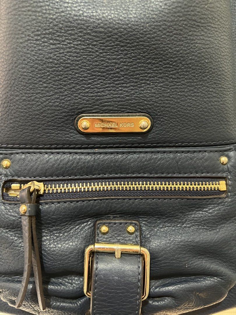 Michael Kors hobo (Category: Luxury Bags & Wallets) located in Las Pinas. Submitted by maple0305 (Listing ID 1449617130, Image 2). Description: .