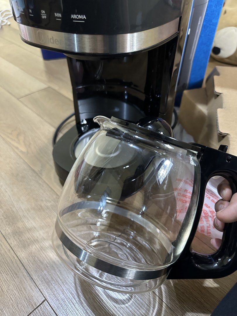 Midea Coffee Maker MA-D1502W2ME (Category: Coffee Machines & Makers) located in Caloocan City. Submitted by happy.chillestarista (Listing ID 1449661880, Image 3). Description: - Midea Coffee Maker for flavorful coffee anytime. - Optimal brewing temperature for perfect taste. - Easy-to-use LED touch control. - Heat-preserving base keeps coffee warm. - Convenient easy-view water level window. - Aroma function for enhanced coffee flavor. - Removable