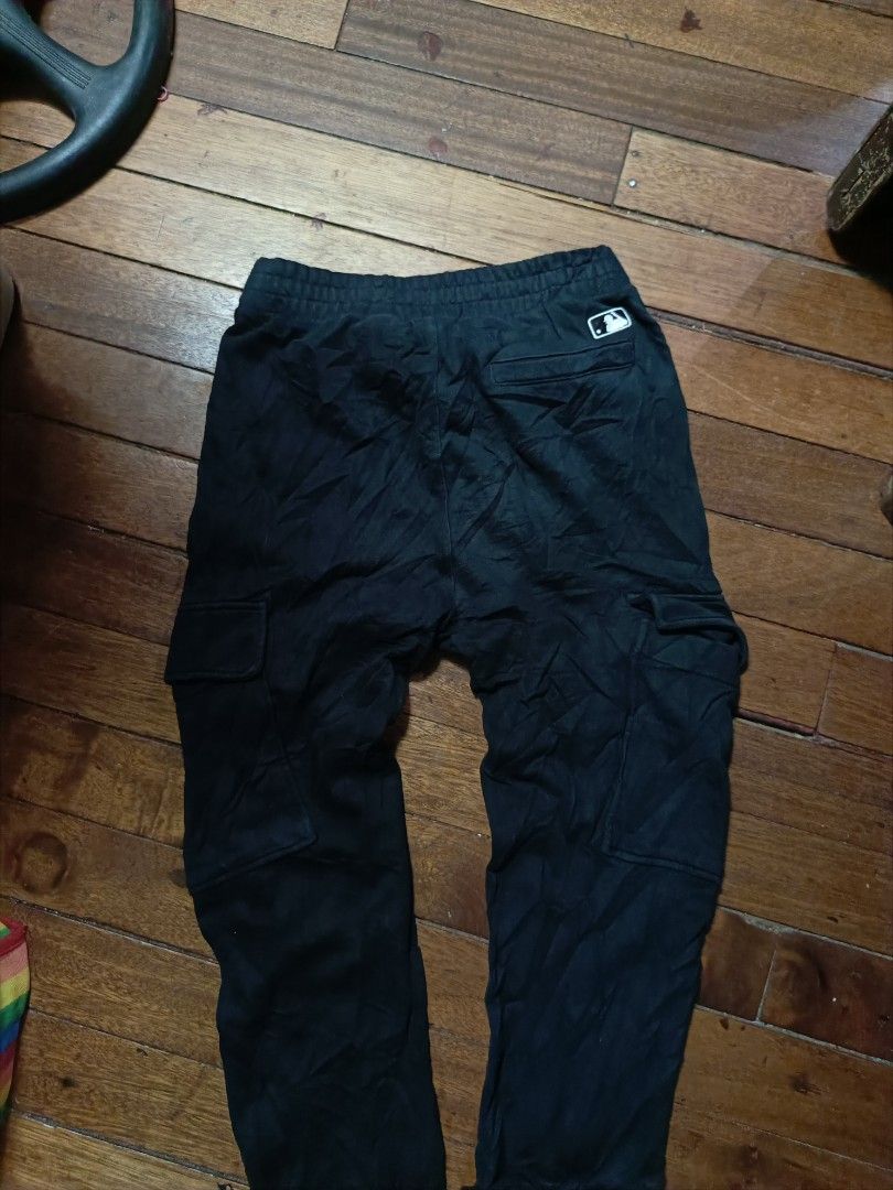 MLB New York Yankees Cargo Joggers Pants (Category: Joggers) located in Manila. Submitted by lootnlatch (Listing ID 1449638008, Image 2). Description: 28-34x39 excellent condition no issue as new pa.