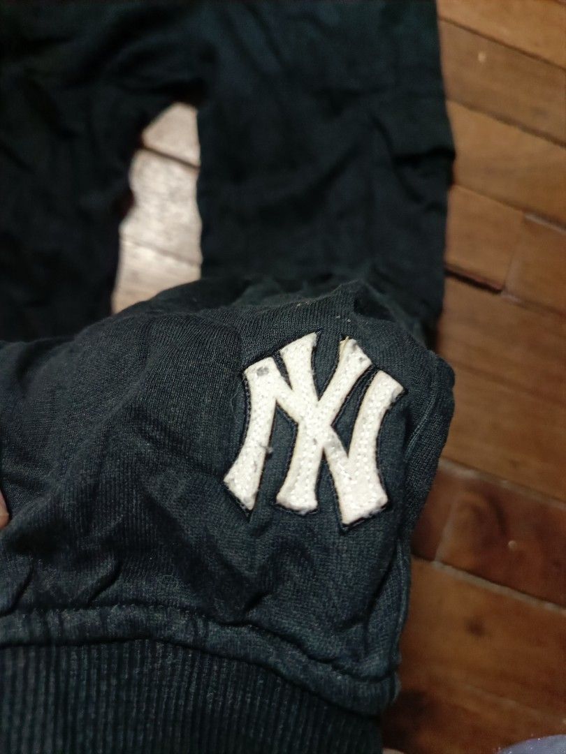 MLB New York Yankees Cargo Joggers Pants (Category: Joggers) located in Manila. Submitted by lootnlatch (Listing ID 1449638008, Image 3). Description: 28-34x39 excellent condition no issue as new pa.