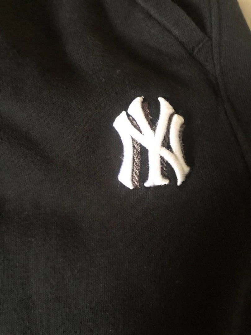 MLB Yankees Baggy Sweatpants (Category: Joggers) located in Romblon. Submitted by teppthrift. (Listing ID 1449577542, Image 2). Description: - Genuine MLB New York Yankees black sweatpants - Black na black pa lighting lang sa baba - 30-32 - 9.5/10 condi.
