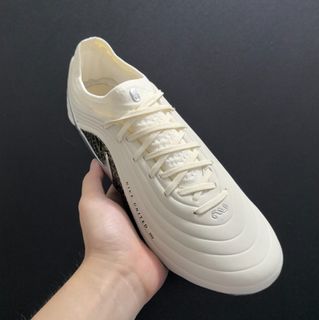 (Category: ) located in . Submitted by footyboots.sg (Listing ID 1449638113, Image 1). Description: .