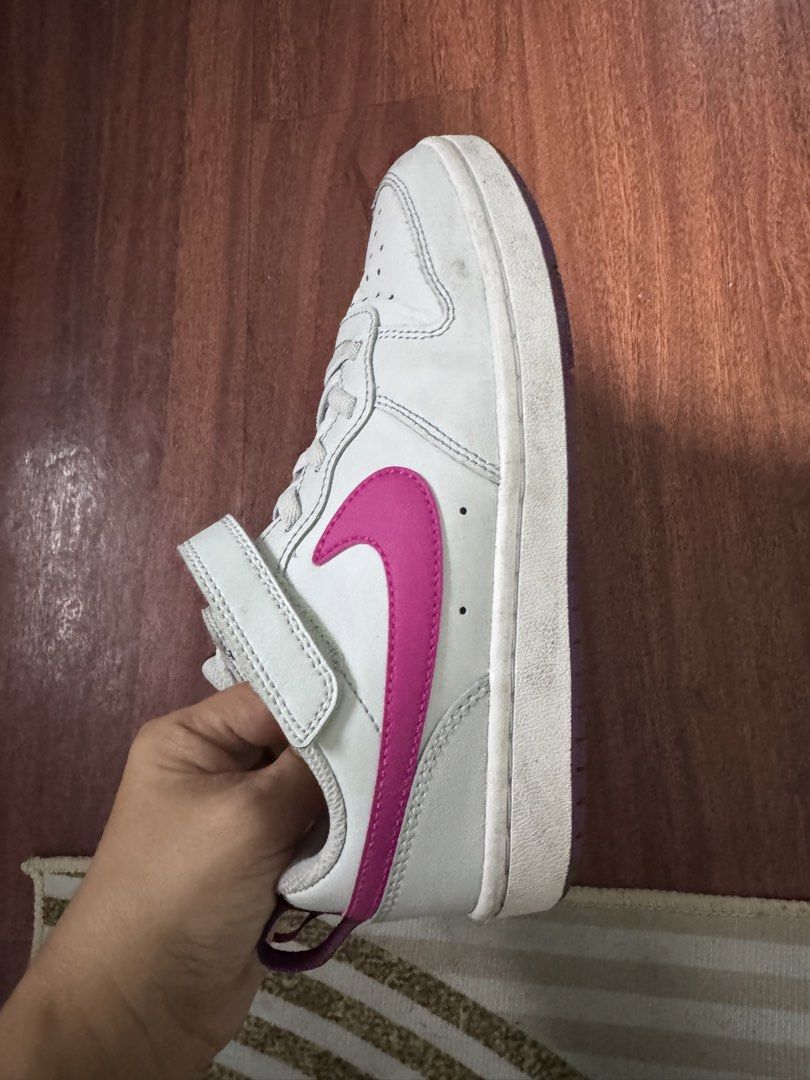 Nike White & Pink Velcro Sneakers (Category: Sneakers) located in Quezon City. Submitted by kerolrocks (Listing ID 1449539990, Image 2). Description: - White Nike sneakers - Bright pink swoosh detail - Easy velcro strap closure - Perfect for everyday wear - Minor scuffs from normal use - Lots of wear left.