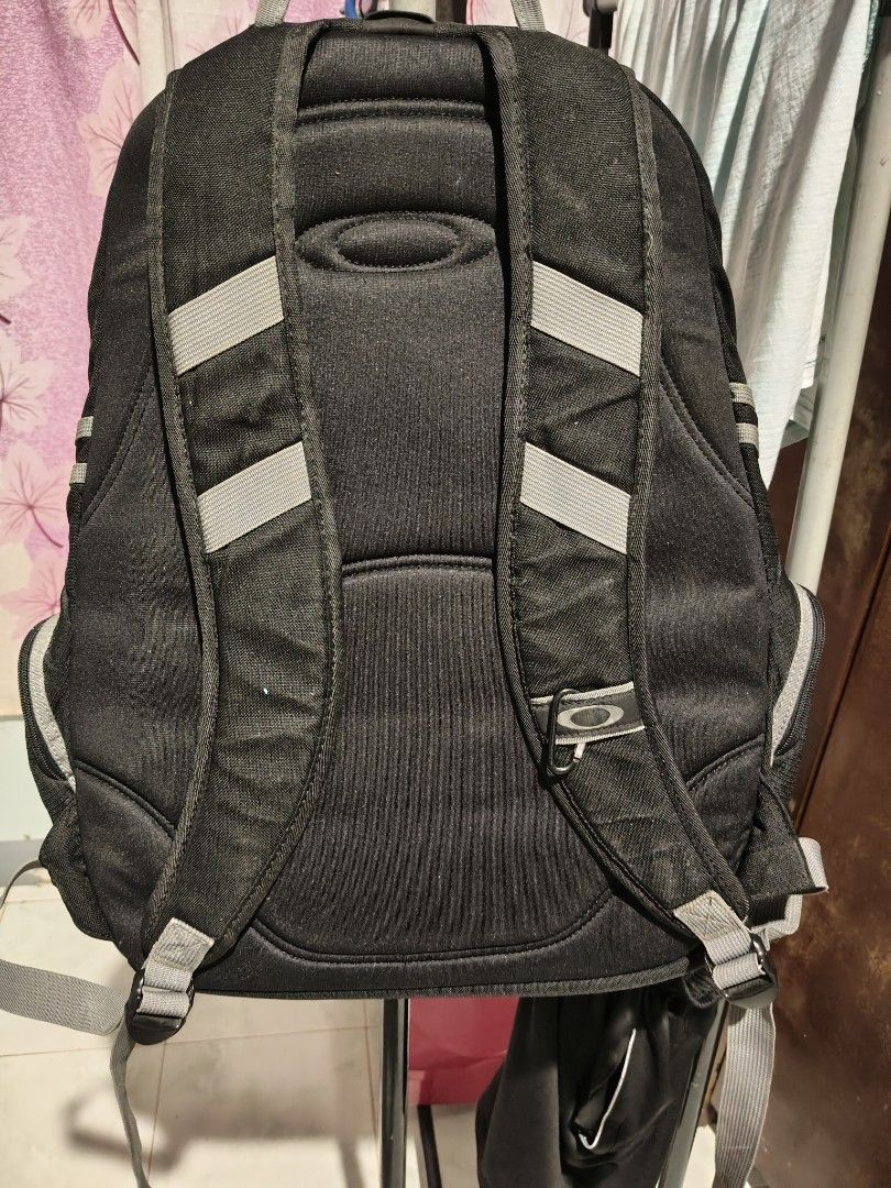 Oakley Backpack (Category: Backpacks) located in Cabadbaran. Submitted by jem1124 (Listing ID 1449683020, Image 2). Description: Good Condition issue: reattached logo.