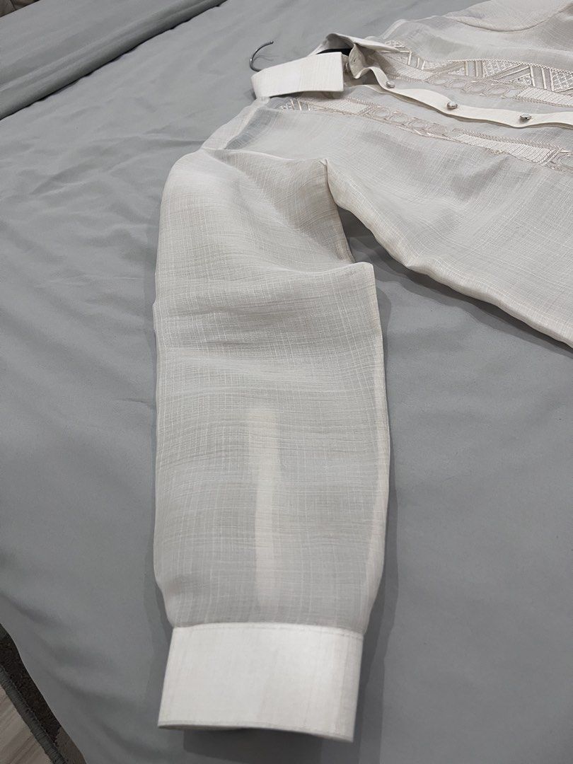 Obra Ni Juan Barong Tagalog (Category: Formal Shirts) located in Dasmarinas. Submitted by imjvsr (Listing ID 1449666411, Image 3). Description: - Authentic Obra Ni Juan Barong Tagalog - Used ony once (see photo) - Medium Size (for reference, I am 70kg and 5’5) - Complete with tag and hanger - Selling for 1k below market price.