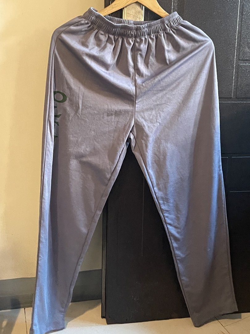 OLFU PE Uniform Set (Category: Tshirts & Polo Shirts ) located in Manila. Submitted by riieyiin (Listing ID 1449733383, Image 2). Description: Size reference: I’m 5’4”, 56 kg, with a 29-inch waist. RFS: Graduate 🎓 Still in good condition. Message me if interested! Size M shirt Size L pants.